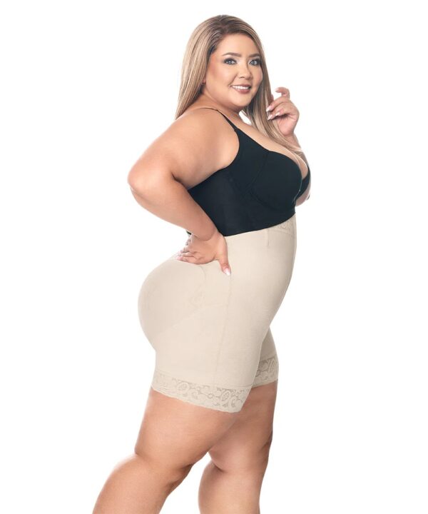 Faja Short reloj de arena media pierna (O-076)